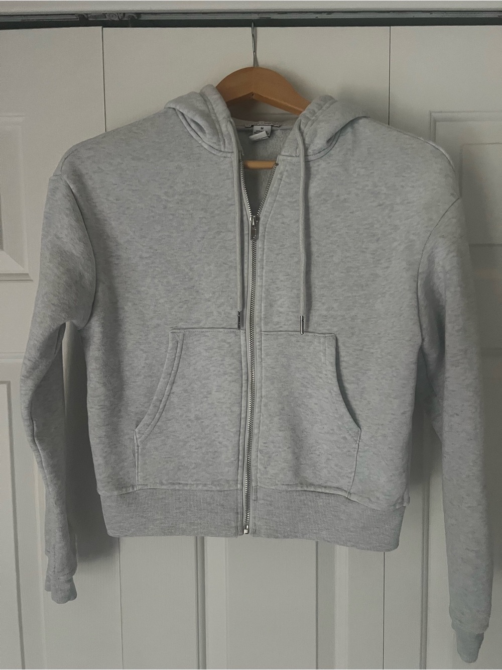 Men's Light Gray Zip-Up Hoodie with Hood and Kangaroo Pockets